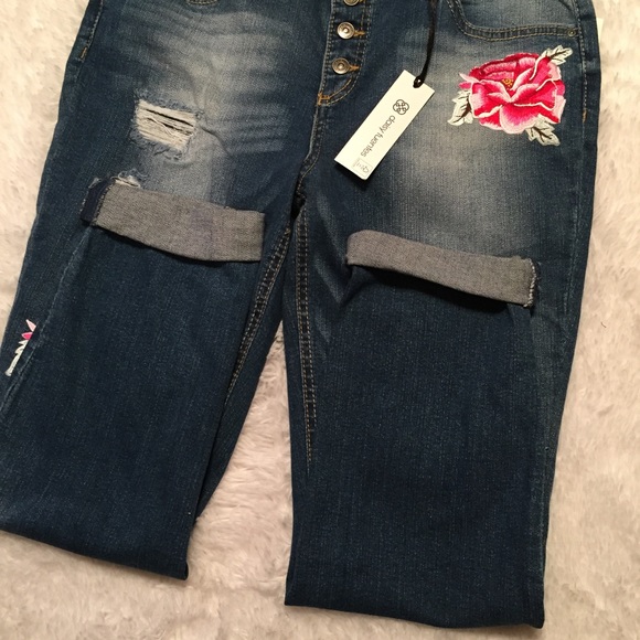 NWT DAISY FUENTES EMBROIDERED FLORAL JEANS - Picture 4 of 8